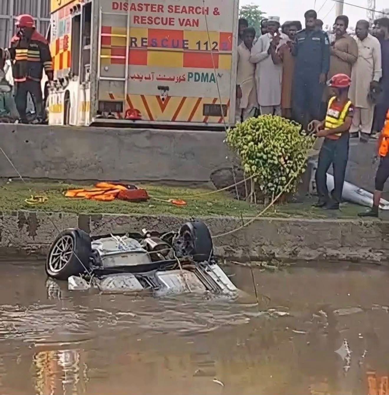 Faisalabad Canal Road accident