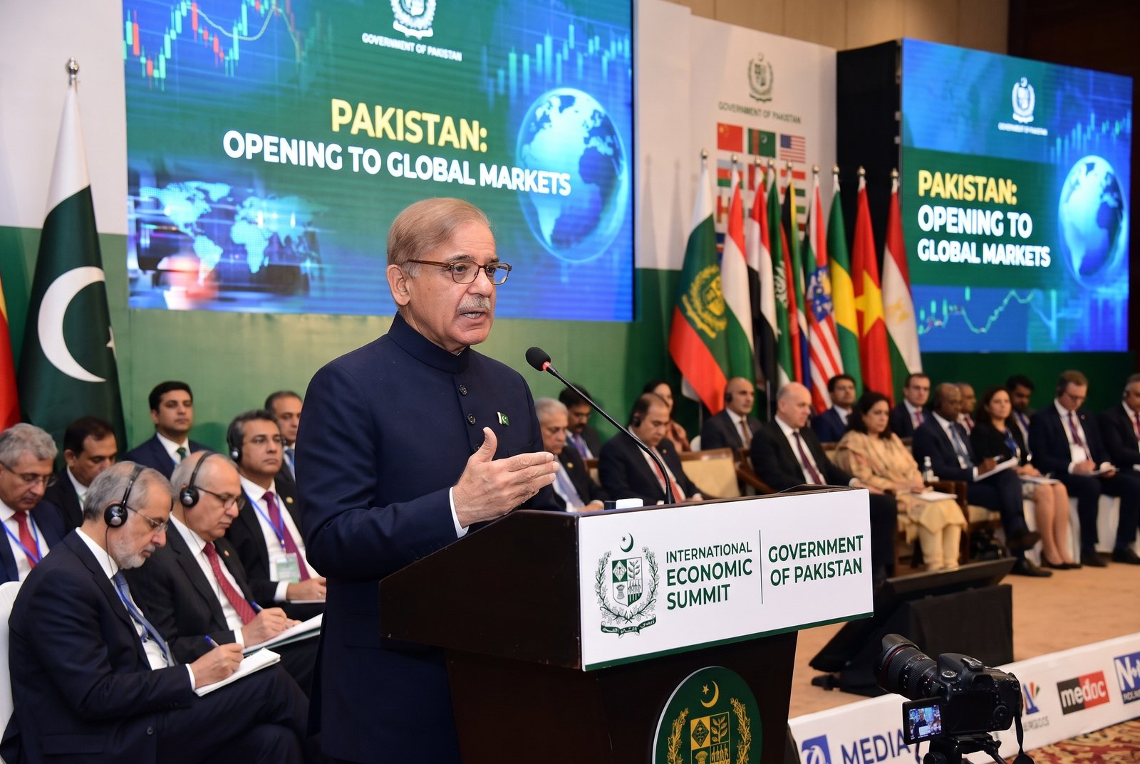 Pakistan Ready to Open Economy to International  Markets, Says PM