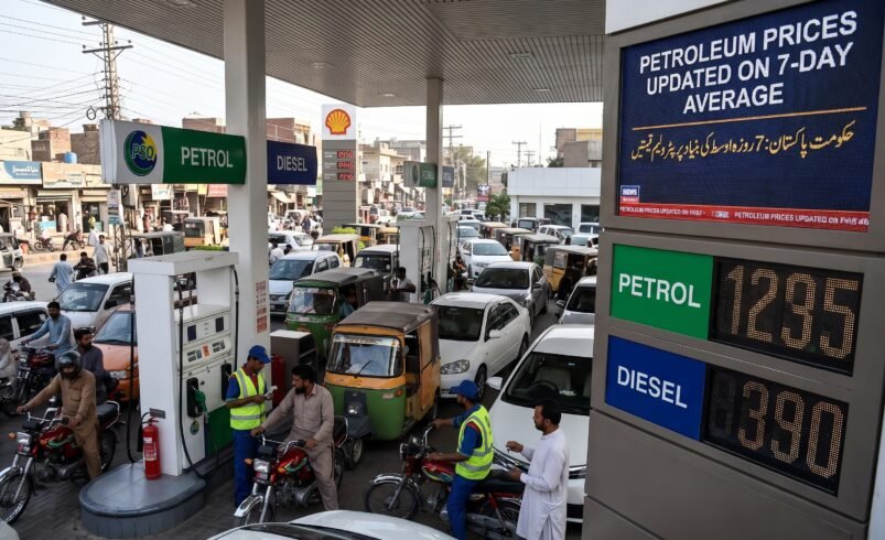 Pakistan Uses Seven-Day Average to Set  Petroleum Prices