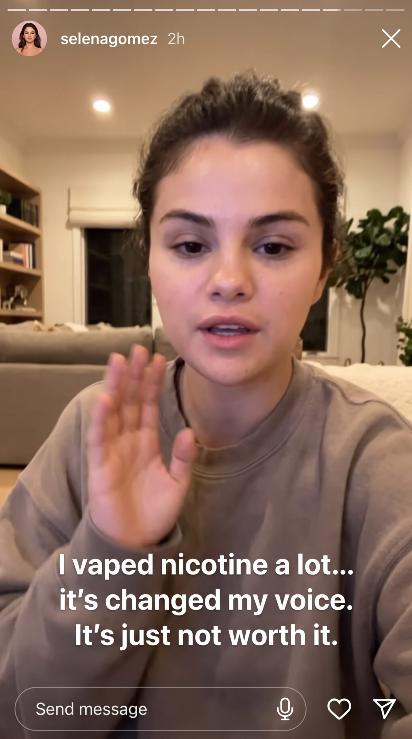 Selena Gomez vaping